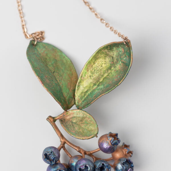 blueberry, borůvky,necklace, náhrdelník, originální šperky, original jewel, jewellery, leafinside, galvanoplastika, copper, best gift, dárek, na valentýna, vánoční dárek, stylový šperk, šperk,
