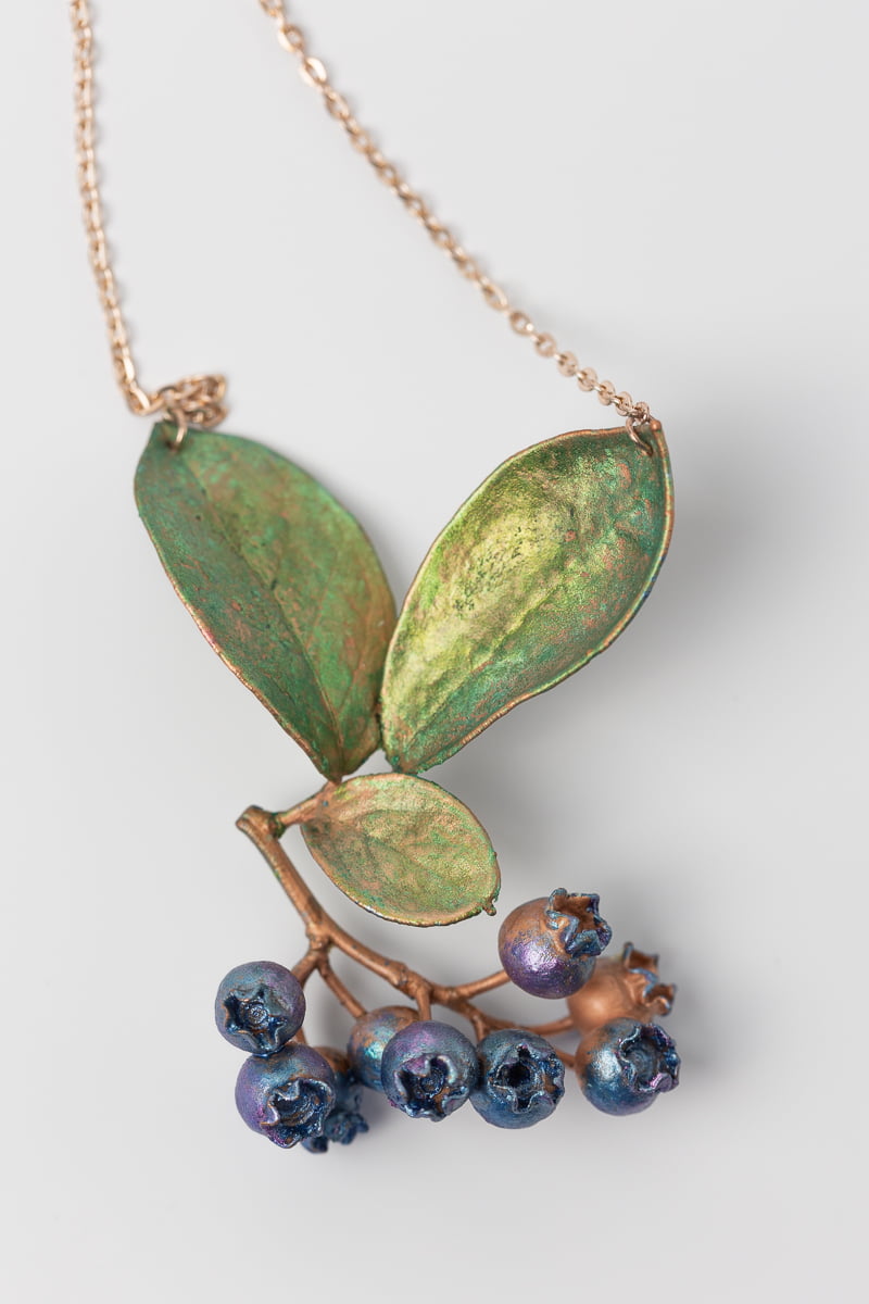 blueberry, borůvky,necklace, náhrdelník, originální šperky, original jewel, jewellery, leafinside, galvanoplastika, copper, best gift, dárek, na valentýna, vánoční dárek, stylový šperk, šperk,