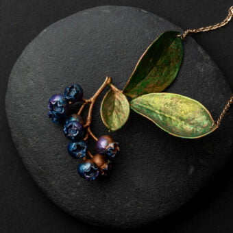blueberry, borůvky,necklace, náhrdelník, originální šperky, original jewel, jewellery, leafinside, galvanoplastika, copper, best gift, dárek, na valentýna, vánoční dárek, stylový šperk, šperk,