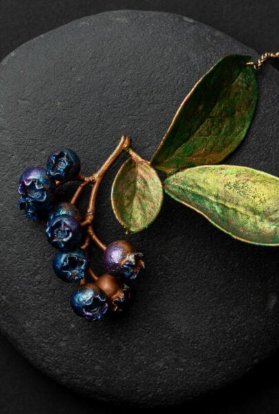 blueberry, borůvky,necklace, náhrdelník, originální šperky, original jewel, jewellery, leafinside, galvanoplastika, copper, best gift, dárek, na valentýna, vánoční dárek, stylový šperk, šperk,