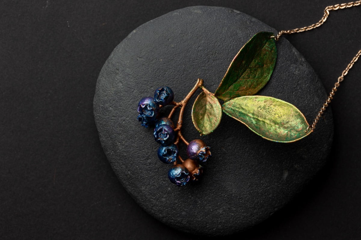blueberry, borůvky,necklace, náhrdelník, originální šperky, original jewel, jewellery, leafinside, galvanoplastika, copper, best gift, dárek, na valentýna, vánoční dárek, stylový šperk, šperk,
